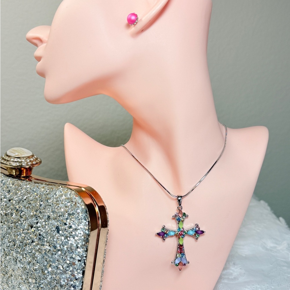 ⚜️ Multicolor Gemstone Cross Pendant Necklace - Picture 4 of 6